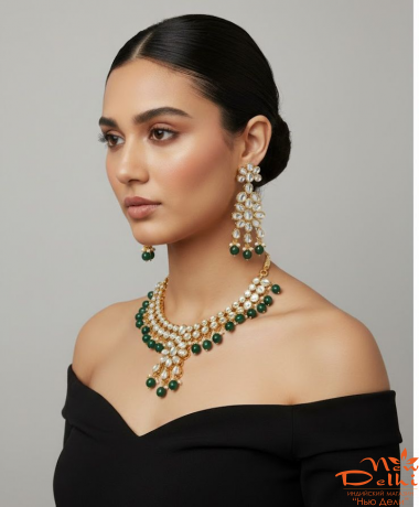 Набор индийских украшенийи "Изумрудые грозди" (№2) колье, серьги