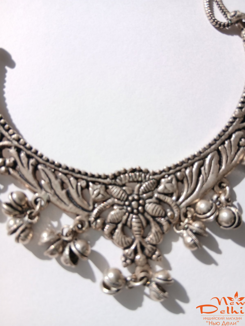 Колье "Квіти" з гунгру, белий метал-чеканка,  Індія