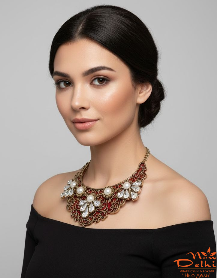 Колье -комірець ,латунь, зі стразами.Індія