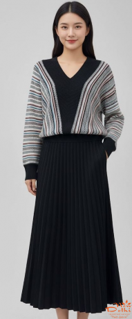 Костюм трикотажний  зі с підницей пліссе Чорний з Кольоровими Смужками.