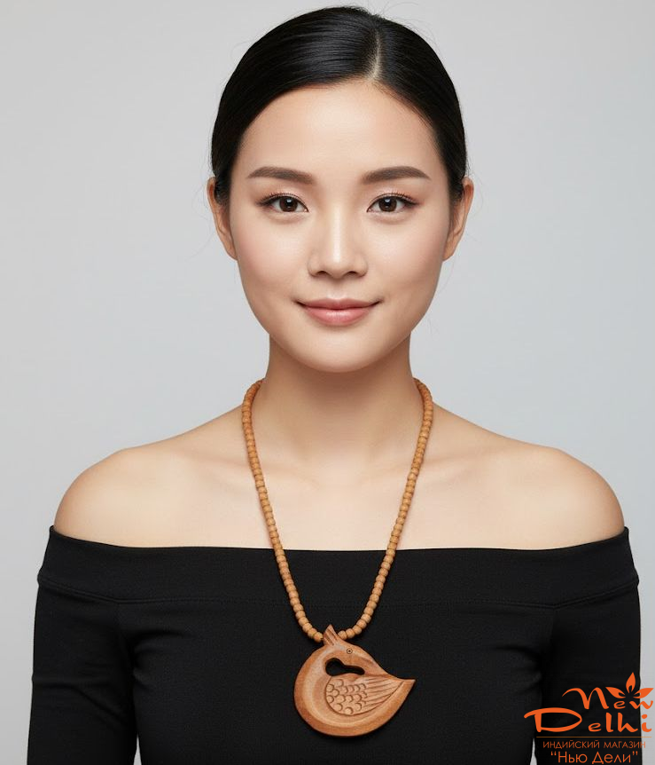 Намиста-кантимала з натурального  Сандалового дерева з кулоном -Лебідь. Ручна робота