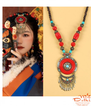 Намисто в єтно стилі з червоно-блакітними намистинами.Богемна Тіара прикраса для волосся в Тибетському ретро стилі.