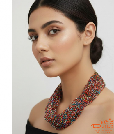 Намисто з  бісеру червоне , різнобарвне..Індія.